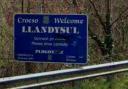 The Llandysul sign has one 's' but it can also be spelt with two in Welsh
