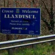 The Llandysul sign has one 's' but it can also be spelt with two in Welsh