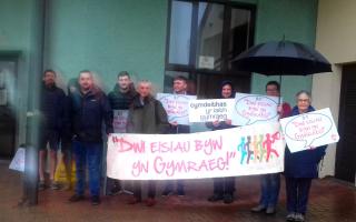 Toni Schiavone with supporters outside Aberystwyth Justice Centre today. (Picture: Cymdeithas yr Iaith)